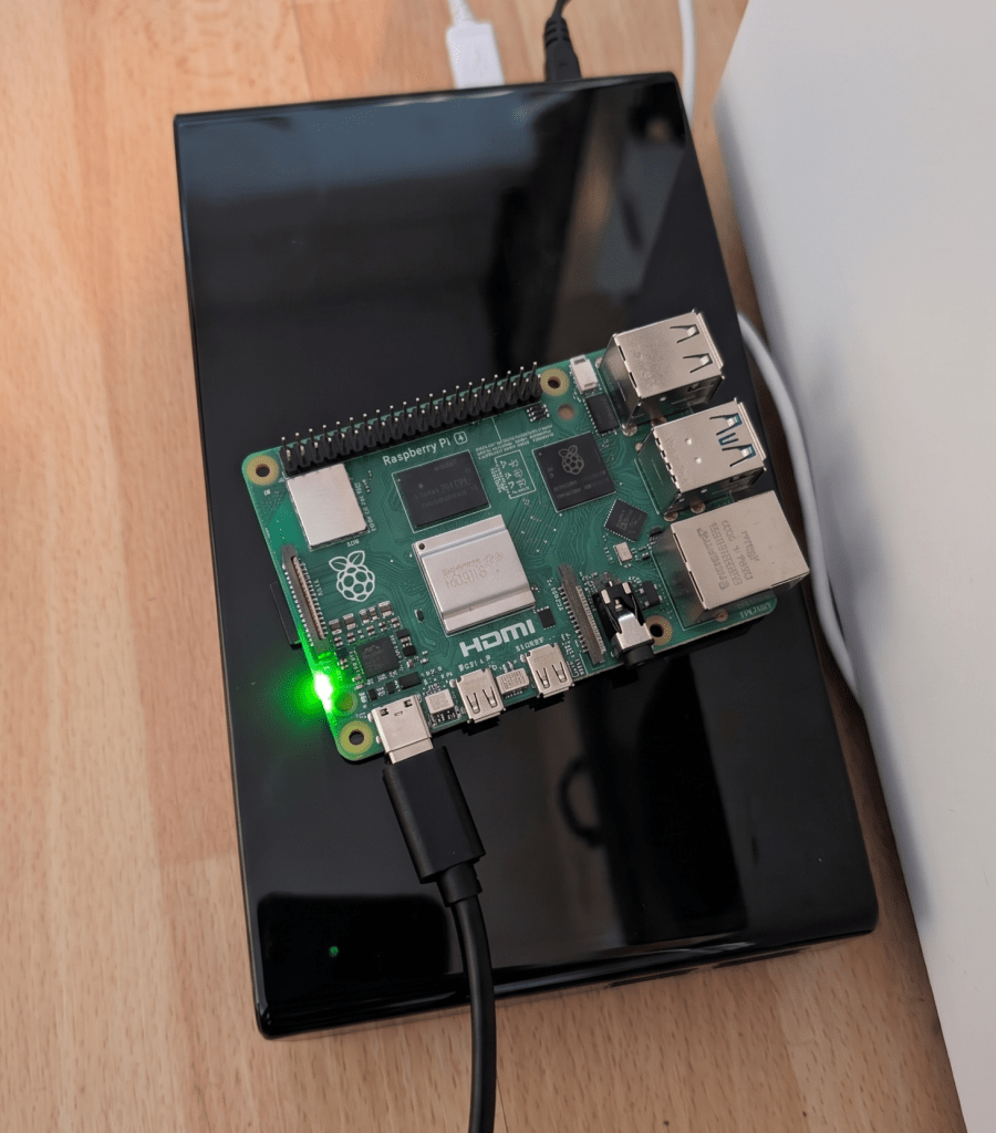 An external disk and a Raspberry Pi as basis cof anti-cloud-lock-in for family photos.